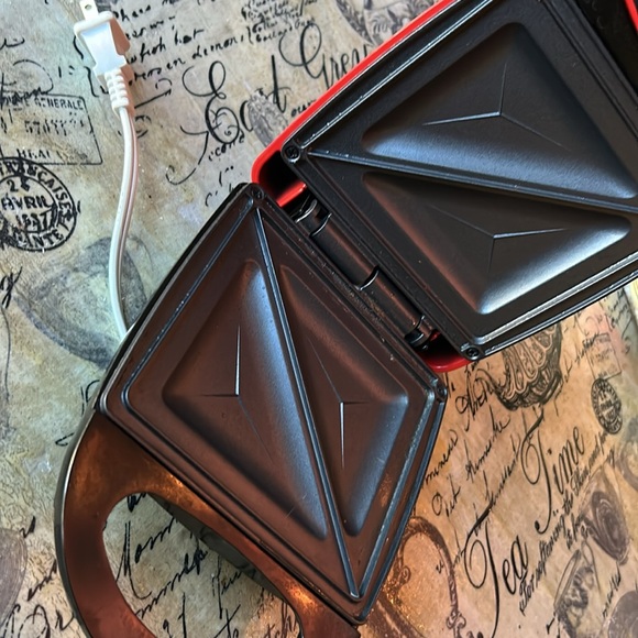 MyMini Red Sandwich Maker - Picture 2 of 2